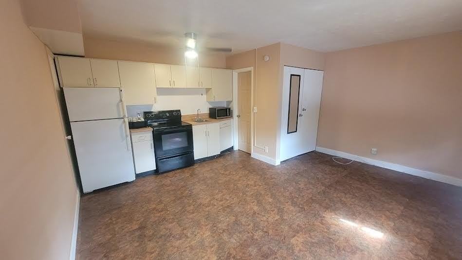 302 N E St #A - Photo 4 of 12