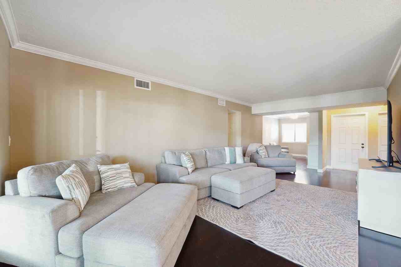 100 Pelican Pointe Dr #101 - Photo 7 of 37