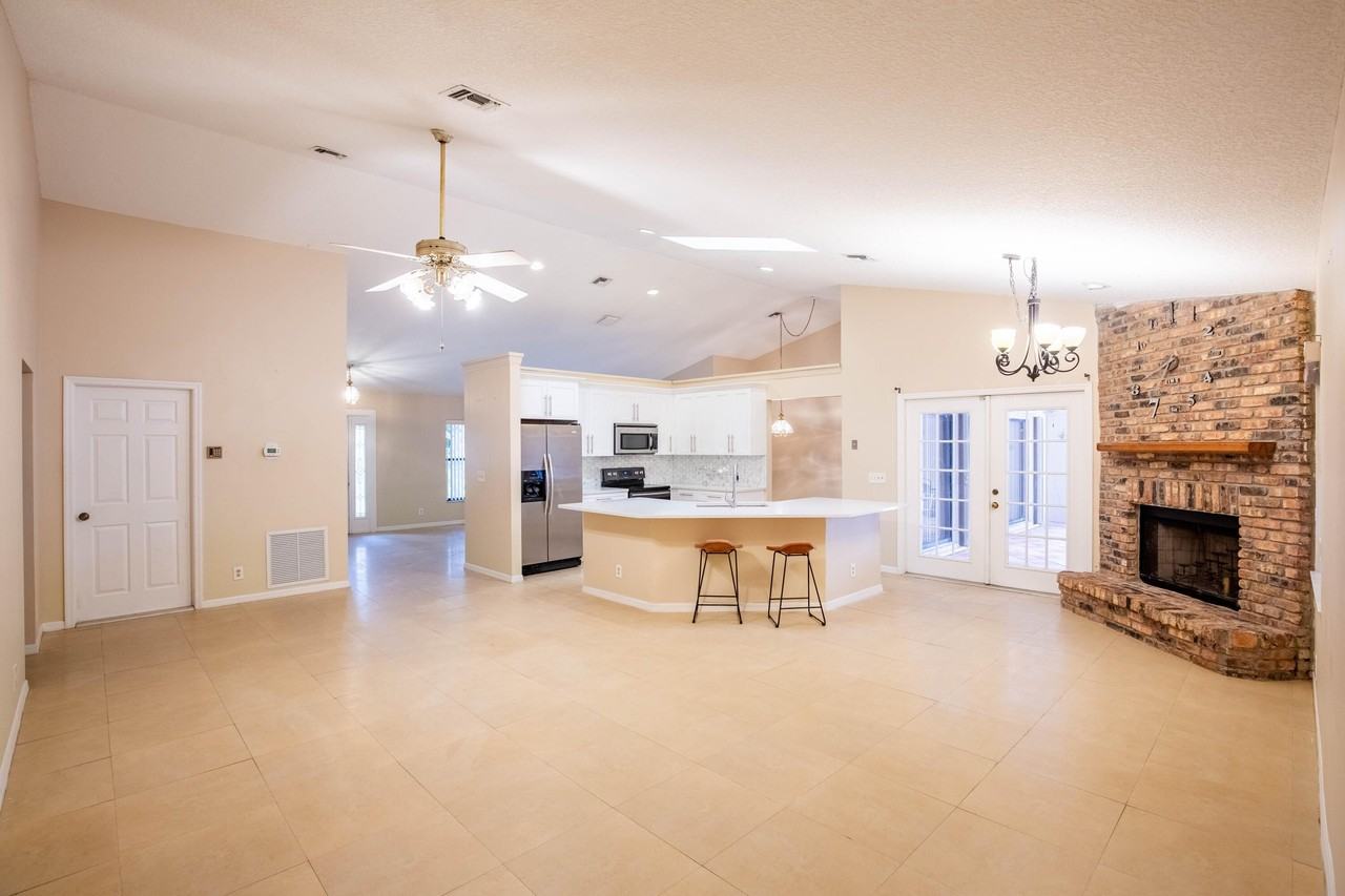 1559 Grantham Dr - Photo 3 of 27