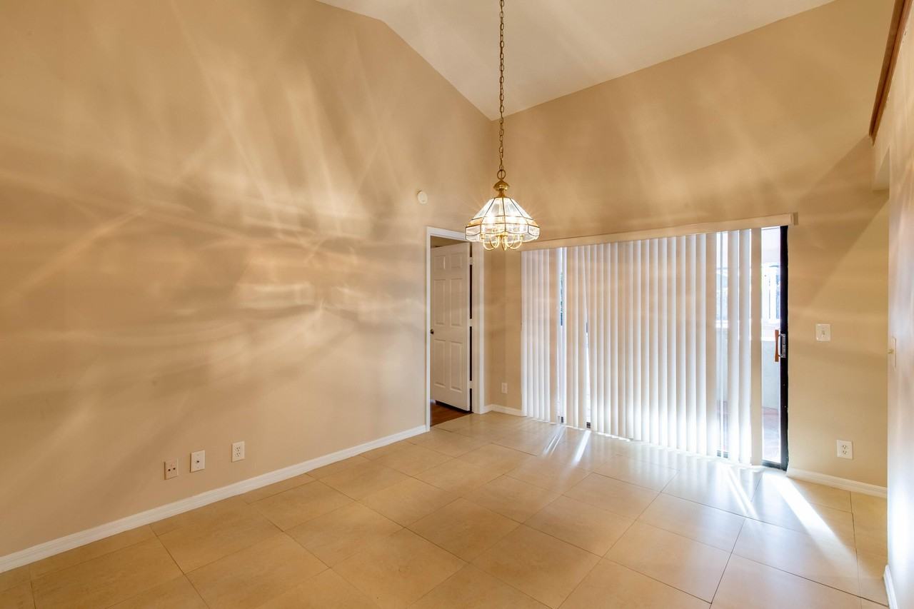 1559 Grantham Dr - Photo 6 of 27