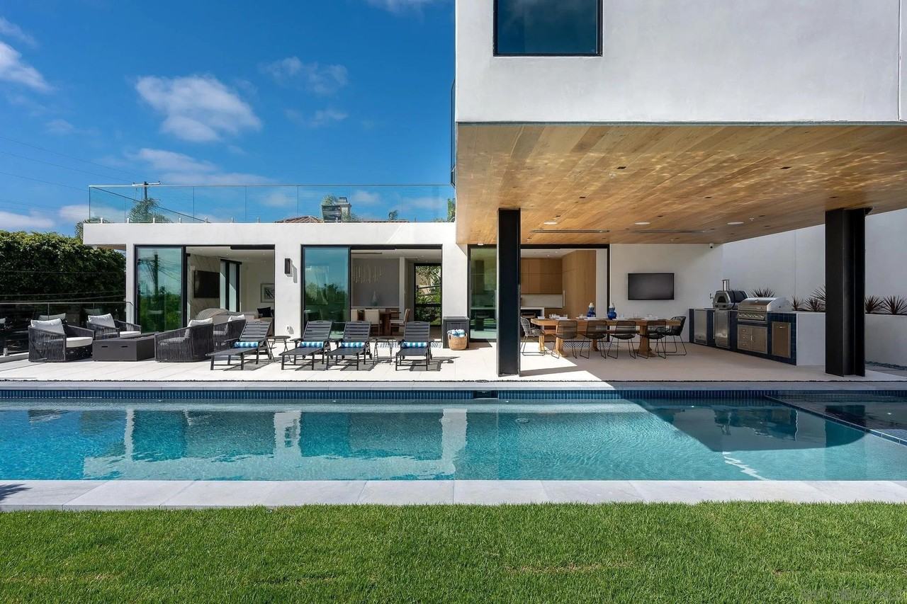 1605 Burgundy Rd - Photo 3 of 39