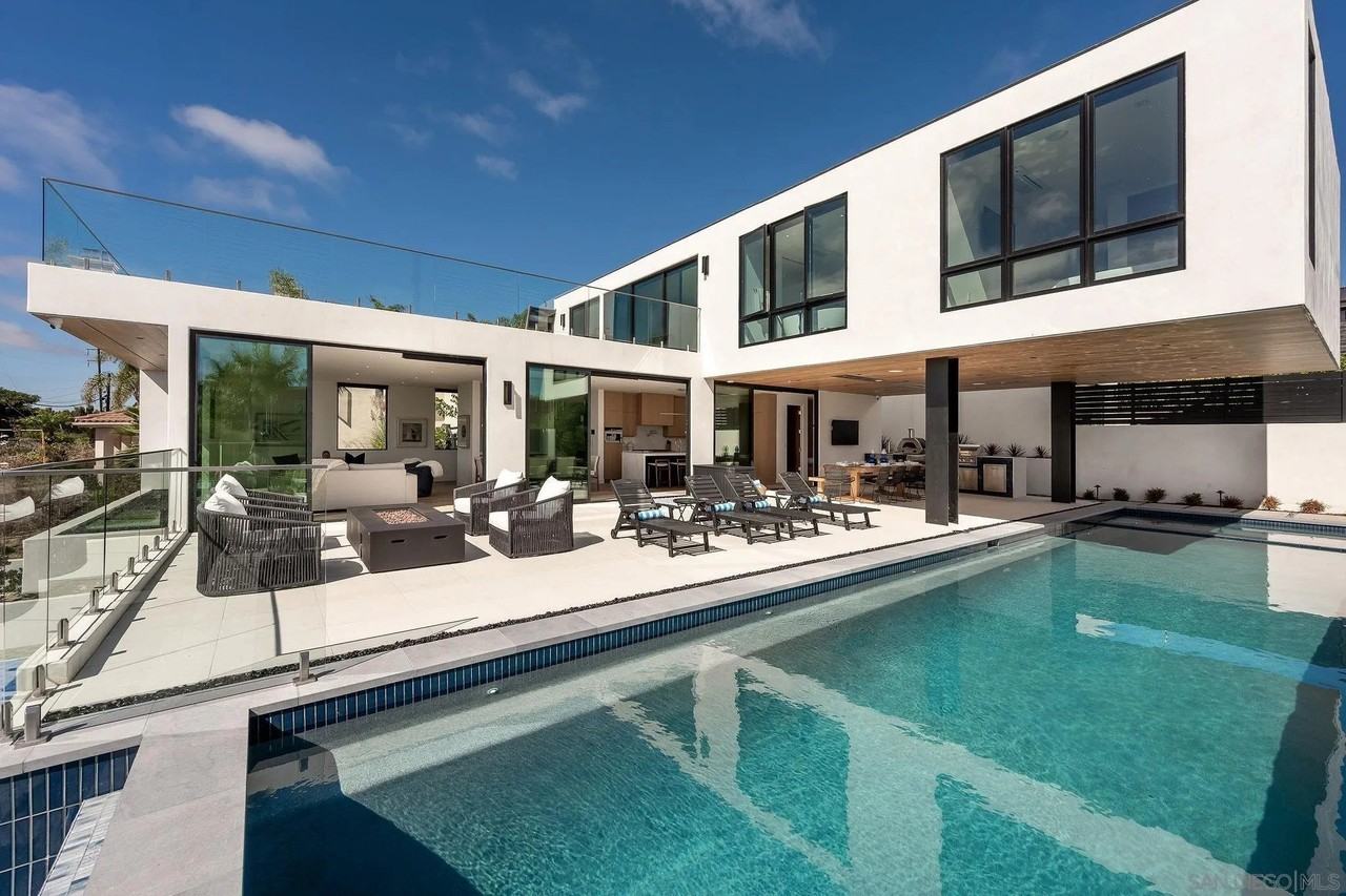 1605 Burgundy Rd - Photo 4 of 39