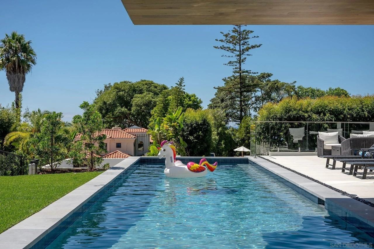 1605 Burgundy Rd - Photo 5 of 39