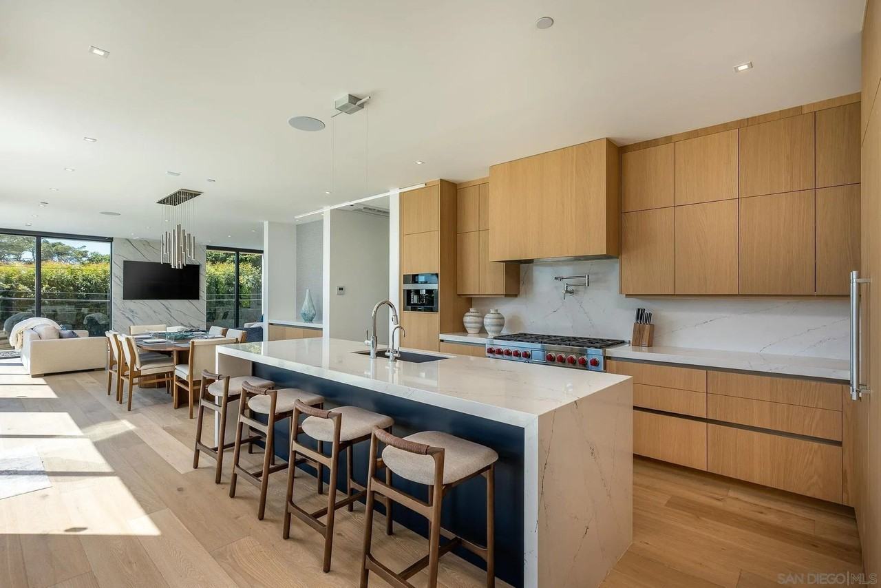 1605 Burgundy Rd - Photo 6 of 39