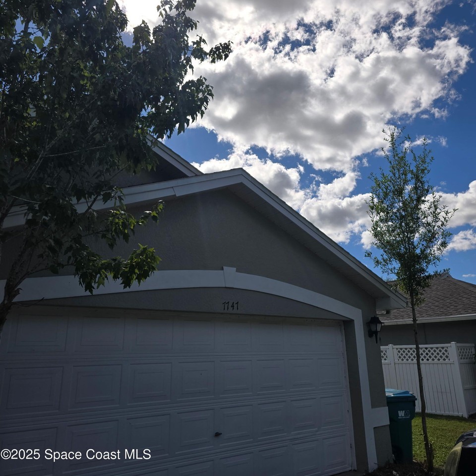 7747 Greenboro Dr - Photo 3 of 22