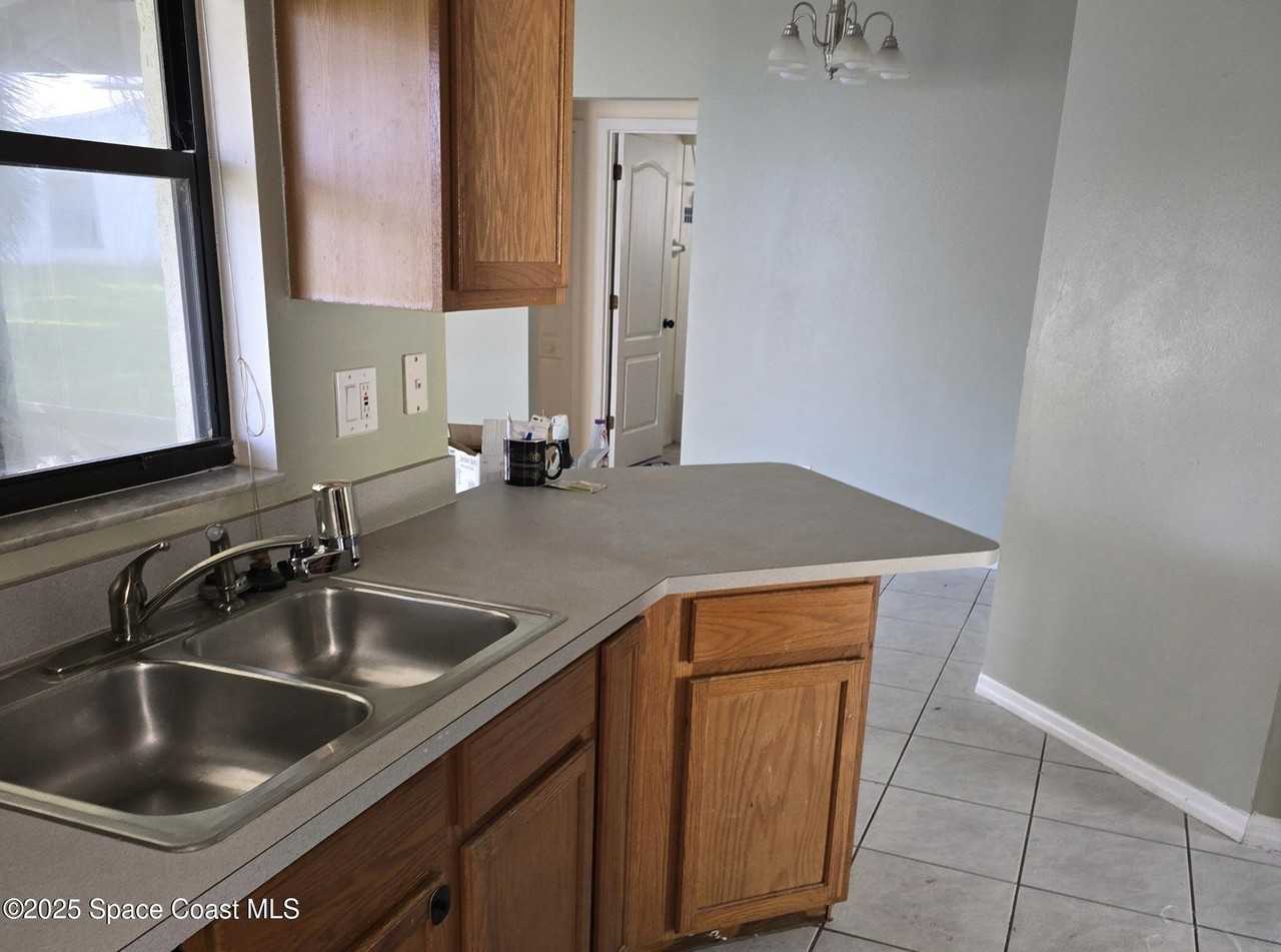 7747 Greenboro Dr - Photo 5 of 22