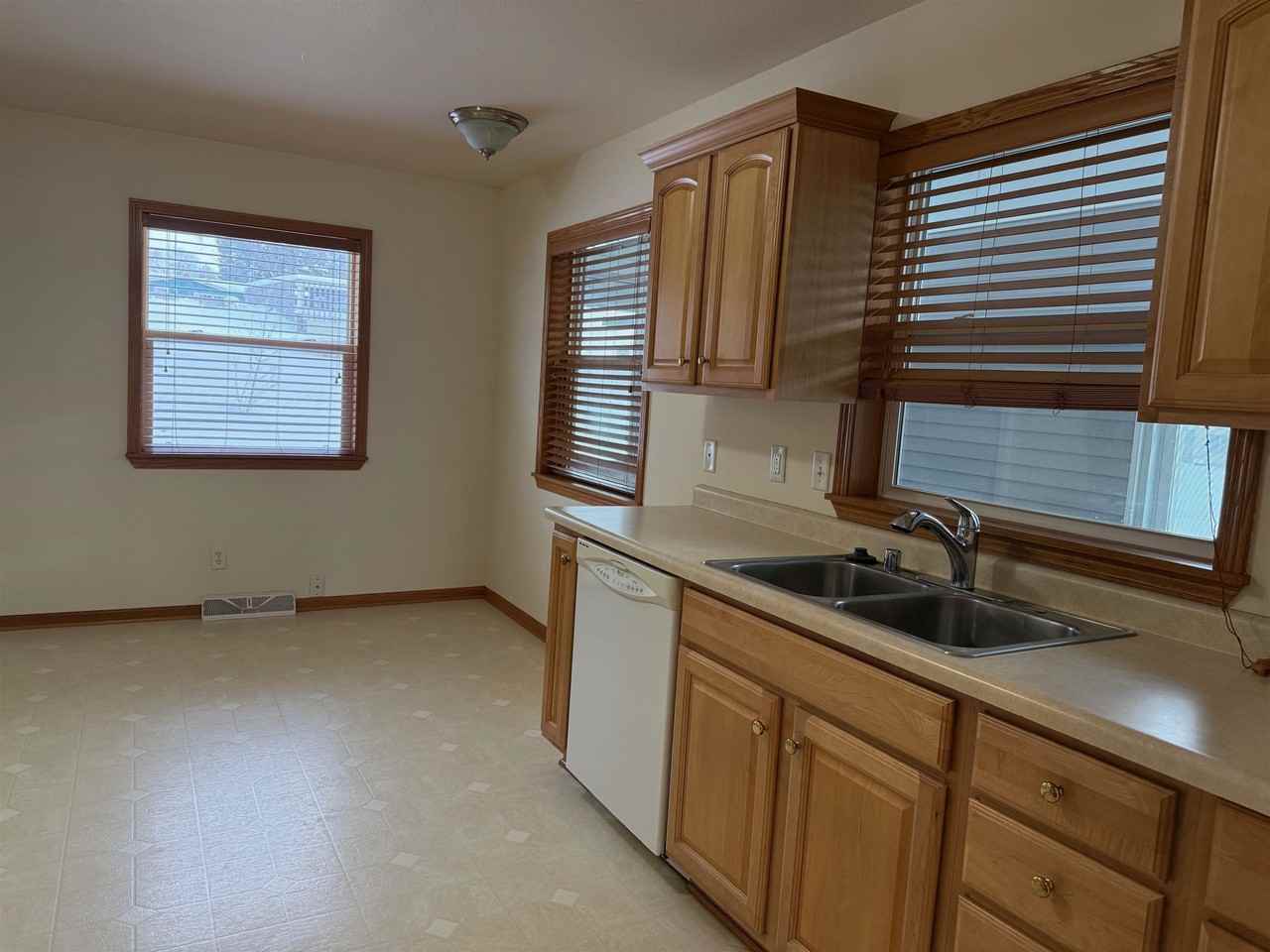 W9206 Ripley Rd - Photo 2 of 21