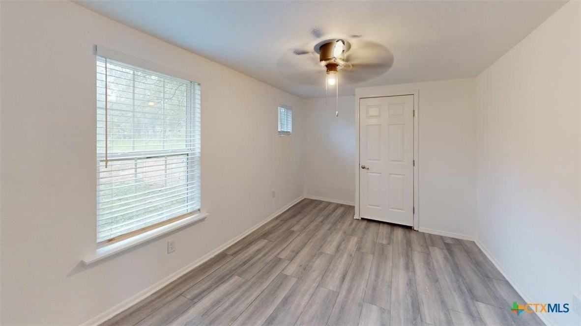 710 W Avenue D - Photo 4 of 17