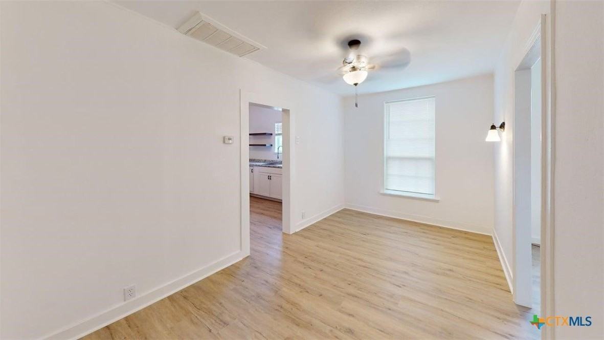 710 W Avenue D - Photo 5 of 17