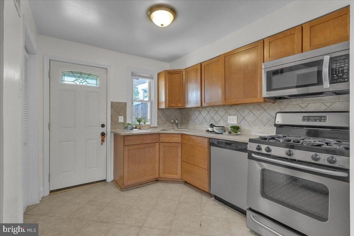 1193 46th Pl Se - Photo 2 of 17