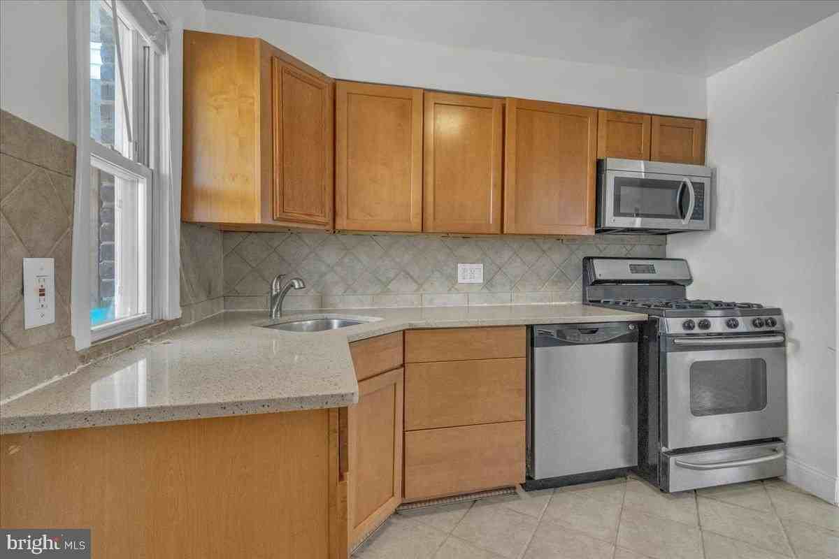 1193 46th Pl Se - Photo 3 of 17