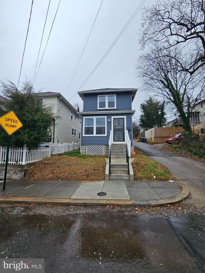 909 45th Pl Ne - Photo 2 of 36