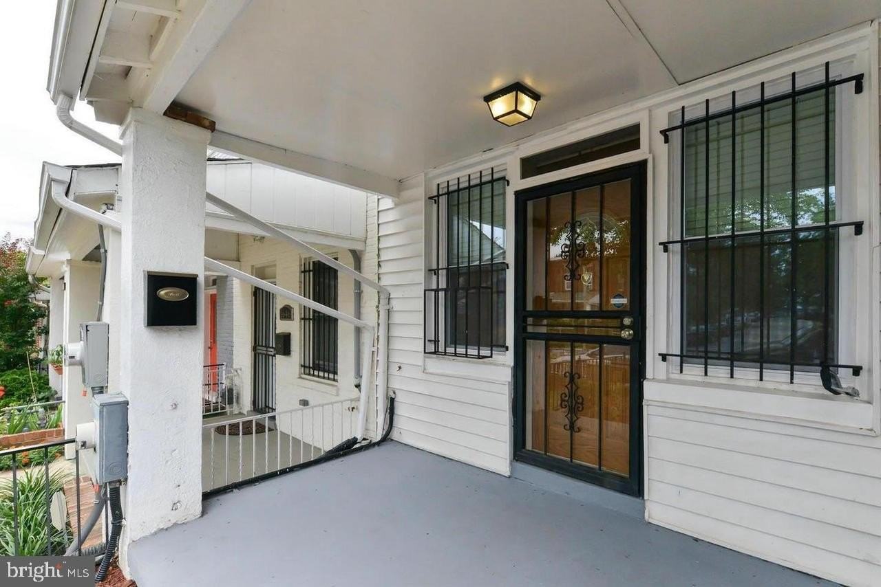 1648 L Street Northeast - Photo 3 of 27