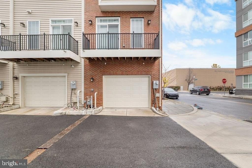 725 Parkside Place Northeast - Photo 4 of 39