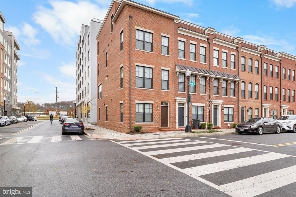 725 Parkside Place Northeast - Photo 6 of 39