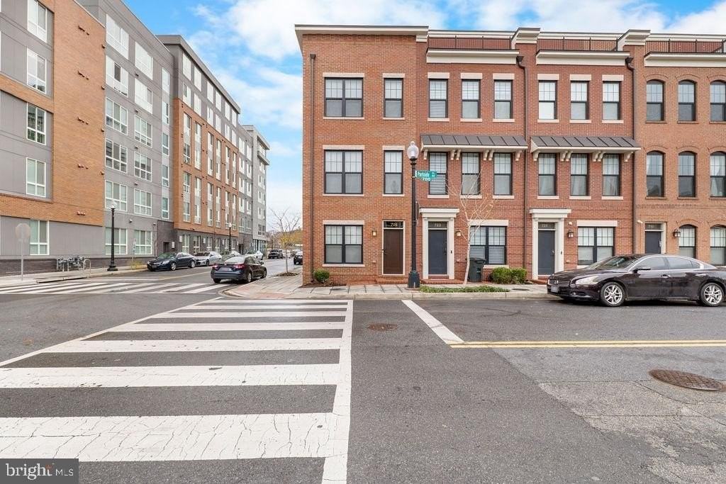 725 Parkside Place Northeast - Photo 7 of 39