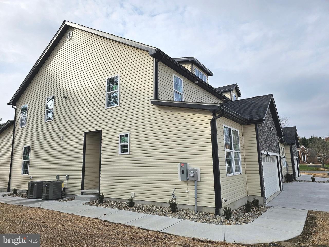 6 Vahalla Ct - Photo 3 of 40