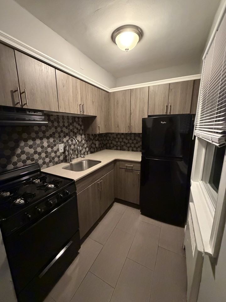 6644 North 8th Street - Photo 3 of 10