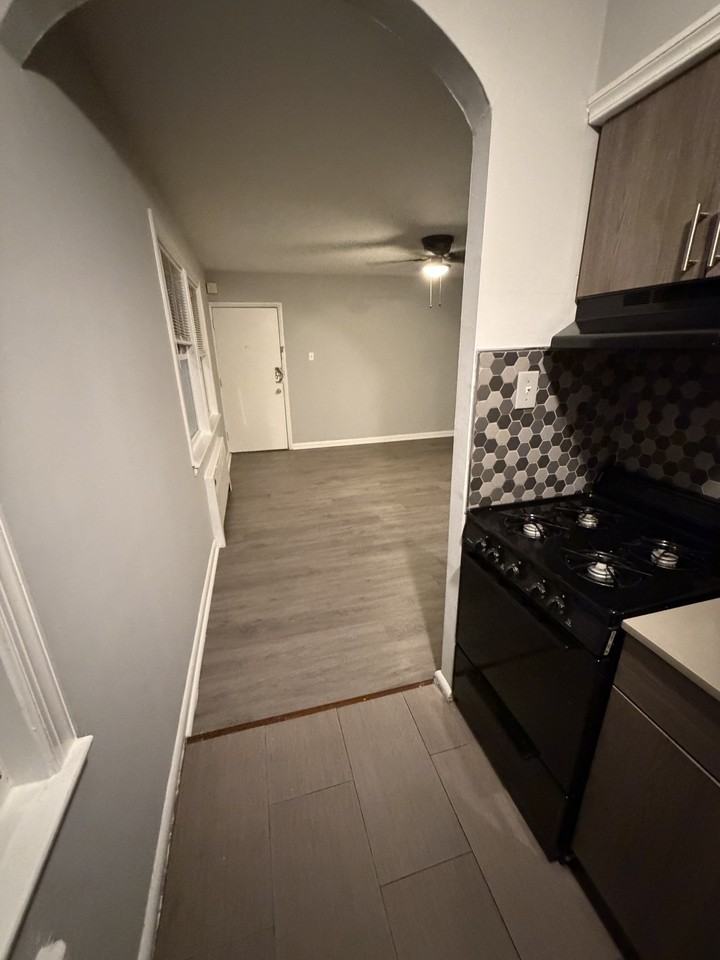 6644 North 8th Street - Photo 4 of 10