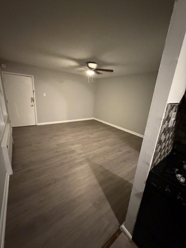 6644 North 8th Street - Photo 5 of 10