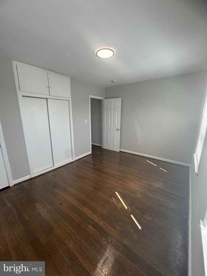 450 Roundview Road - Photo 6 of 7