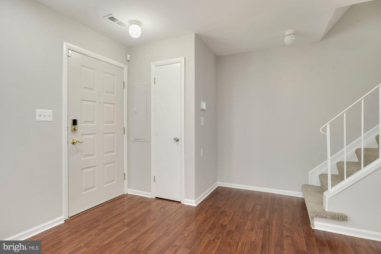 6401 Woodgreen Circle - Photo 7 of 30