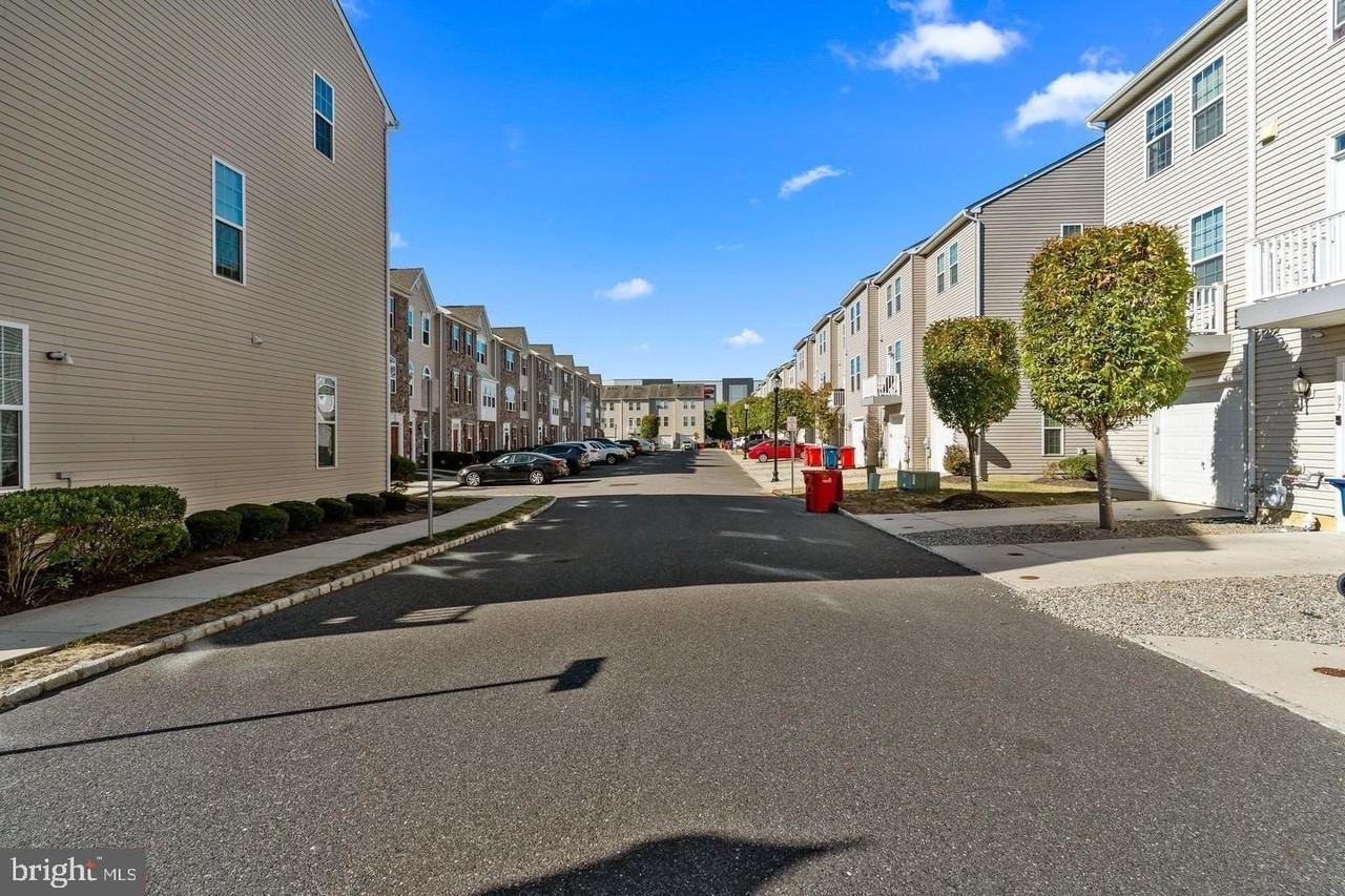 93 Franklin Cir - Photo 2 of 21