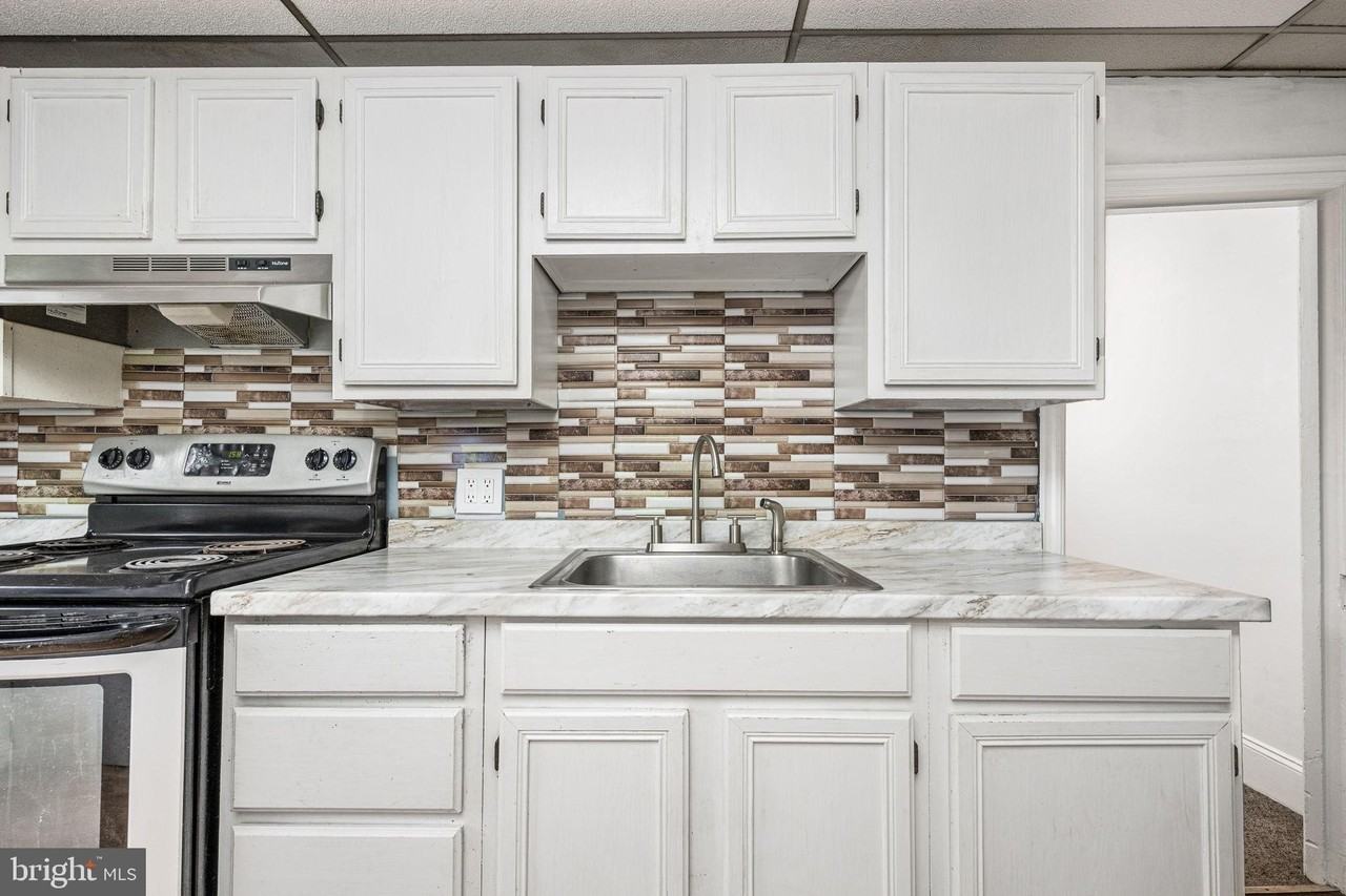 305 West Biddle Street - Photo 4 of 17