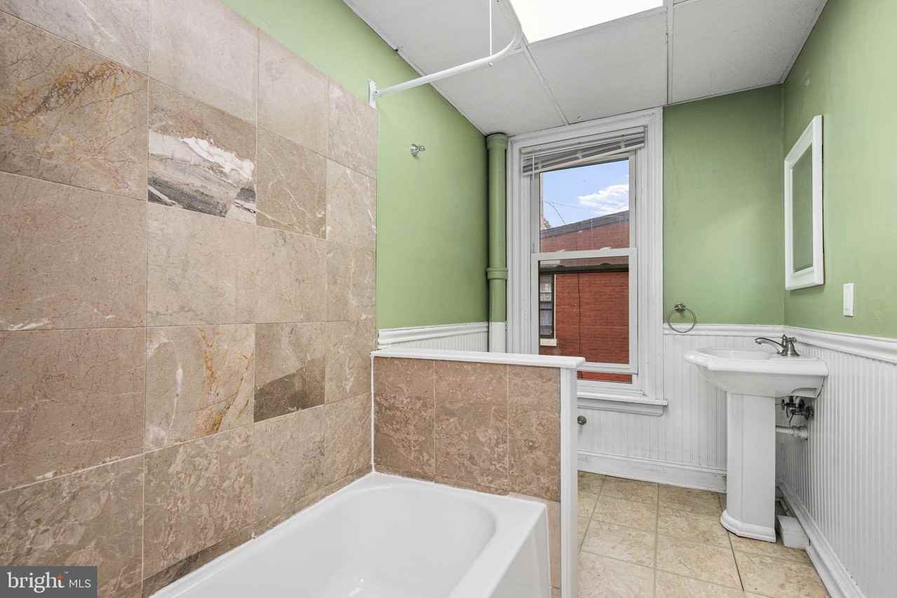 305 West Biddle Street - Photo 7 of 17