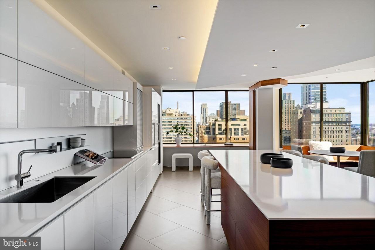 202 West Rittenhouse Square #2106-2107 - Photo 4 of 23