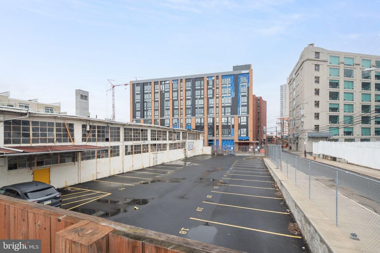 901 N Front St Unit 5 #5 - Photo 3 of 12