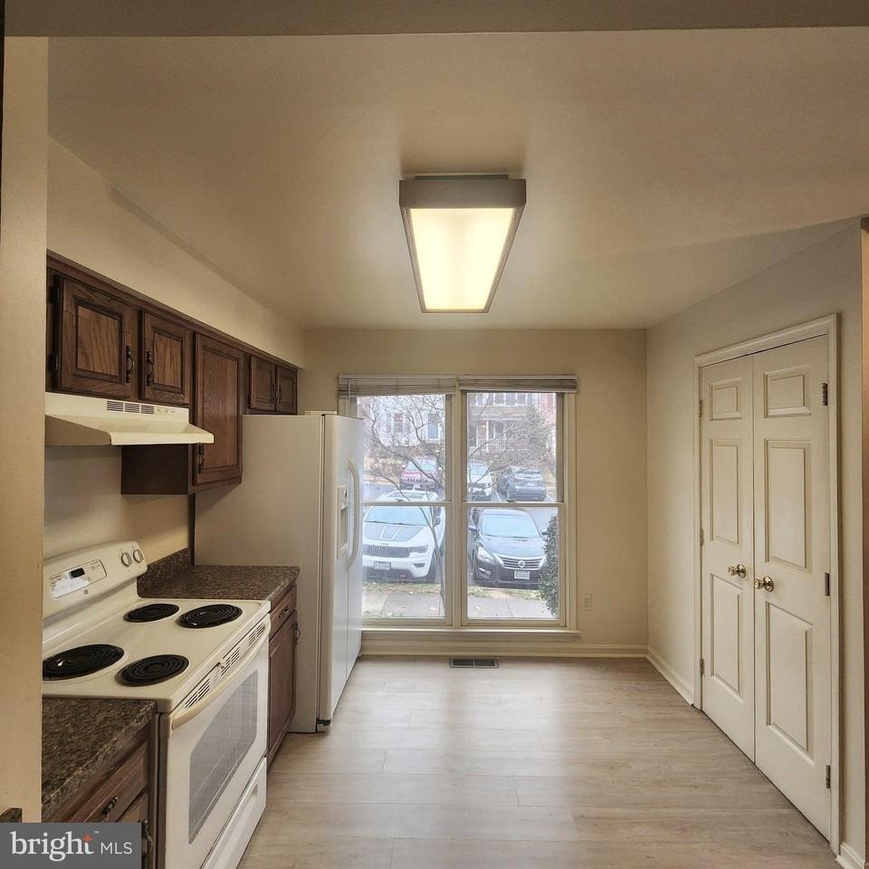 6054 Rockton Ct - Photo 5 of 25