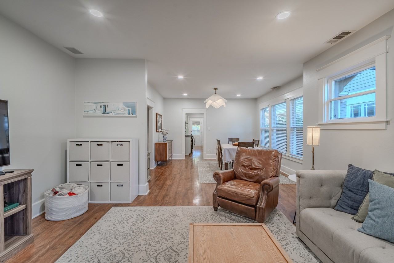 5822 Belmont Avenue - Photo 3 of 35