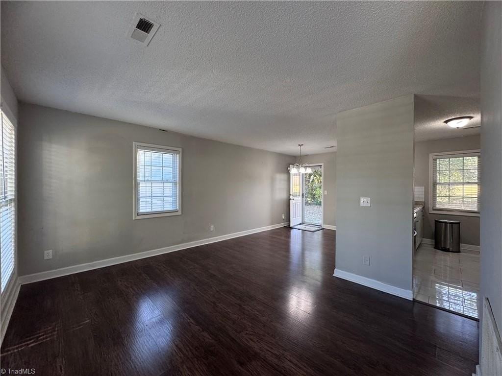 204 Bingham St - Photo 4 of 28