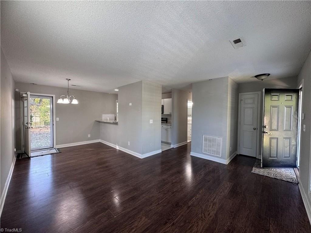 204 Bingham St - Photo 7 of 28