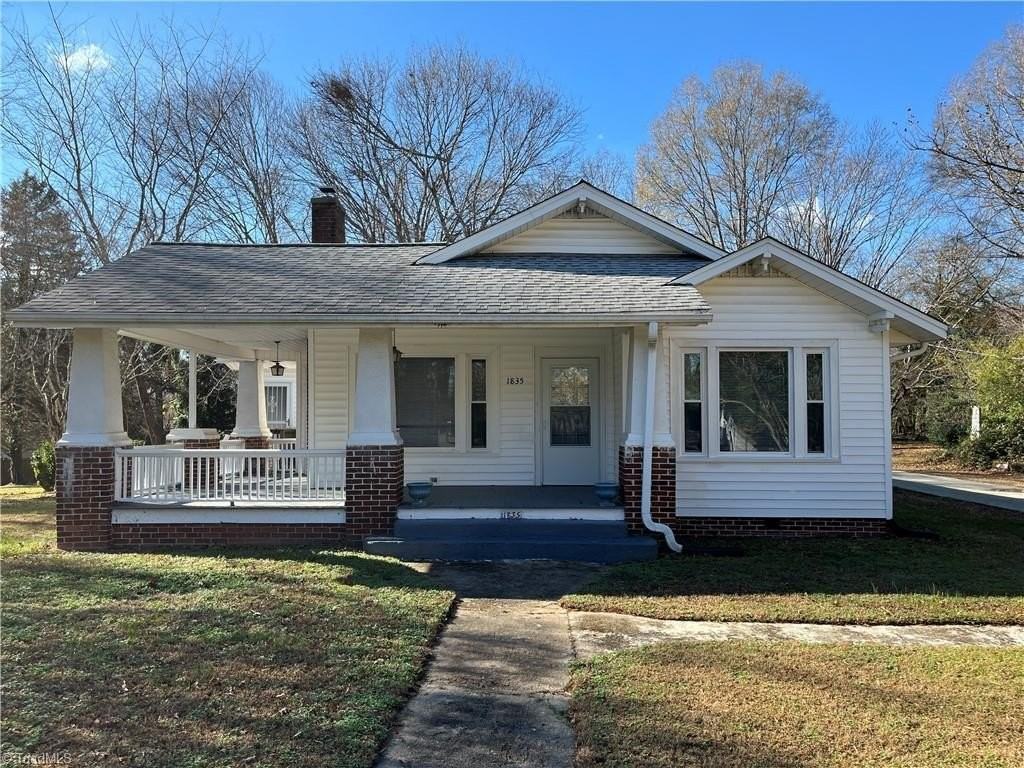 1835 Thompson Dr - Photo 2 of 46