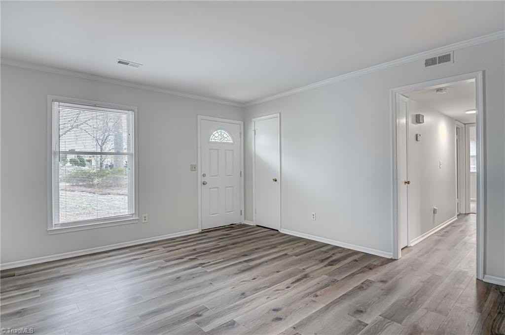 5105 Amberhill Drive - Photo 7 of 33