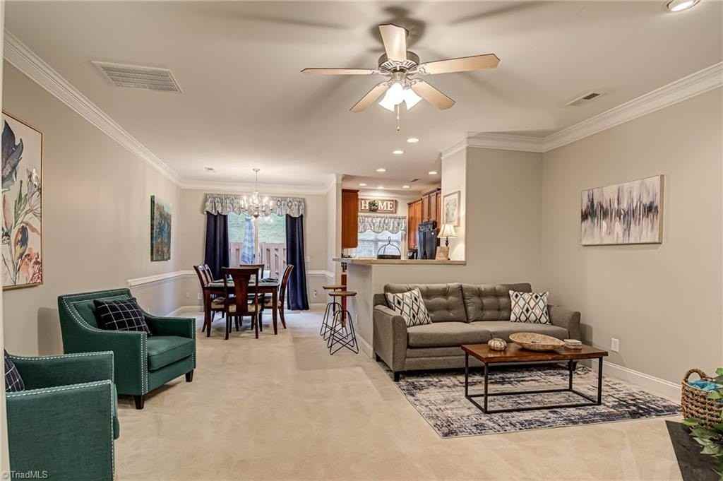 1202 Southlake Ct - Photo 2 of 34