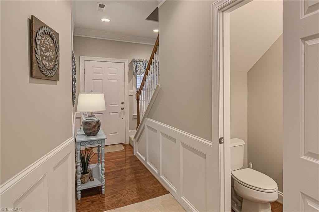 1202 Southlake Ct - Photo 3 of 34