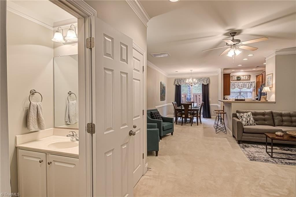 1202 Southlake Ct - Photo 4 of 34