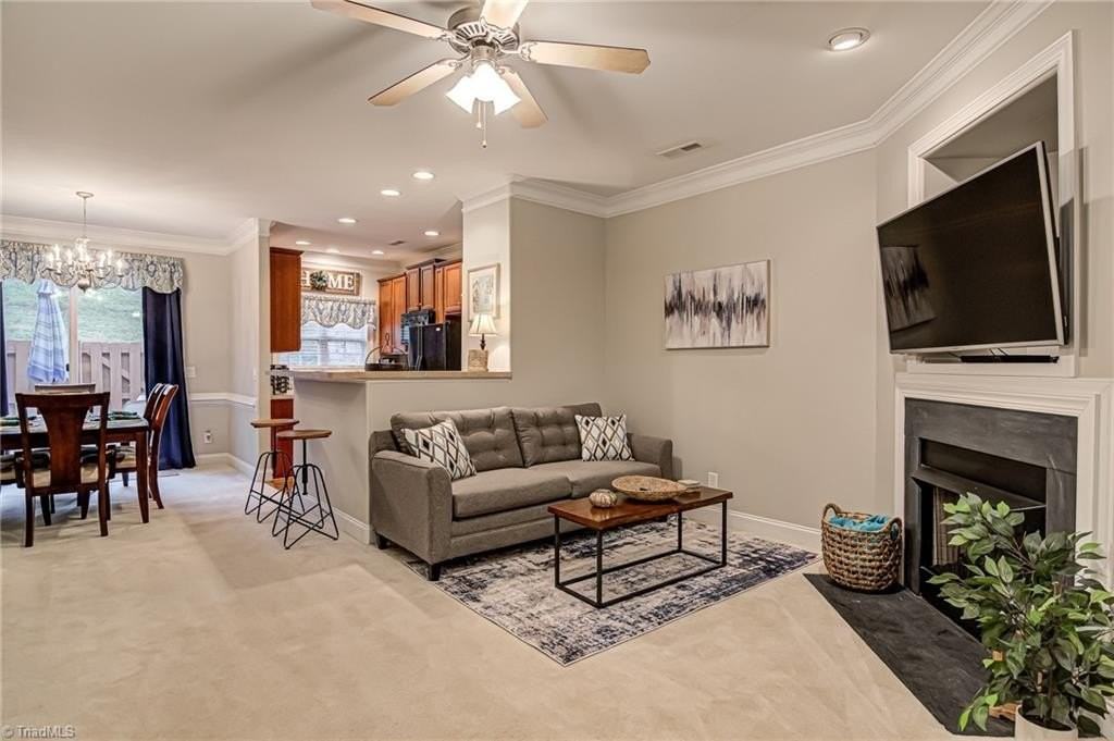 1202 Southlake Ct - Photo 5 of 34