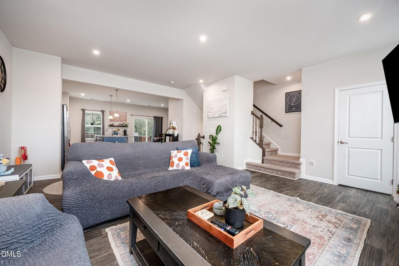 372 Amber Acorn Ave - Photo 7 of 26