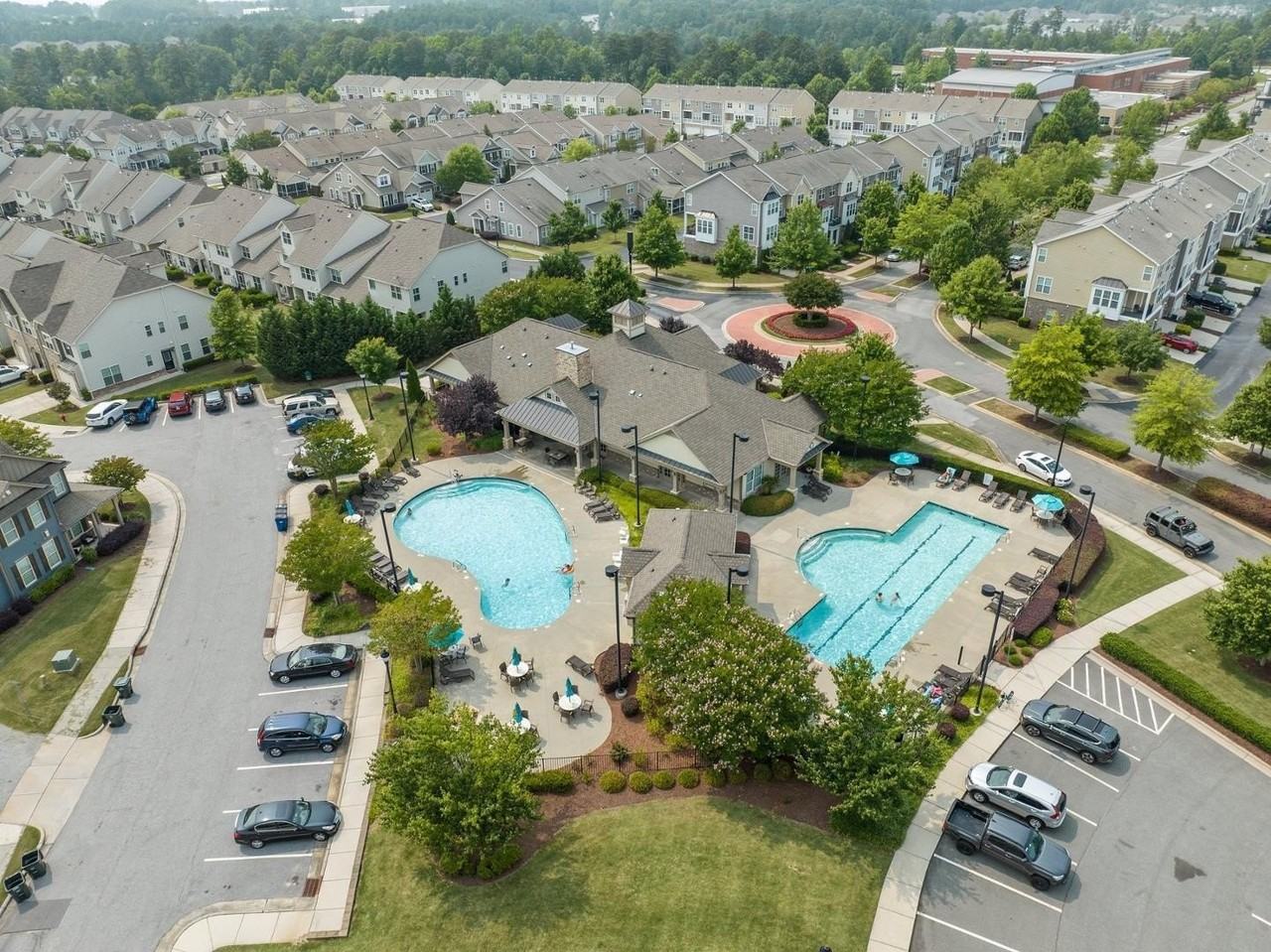 10122 Glen Autumn Rd - Photo 2 of 32