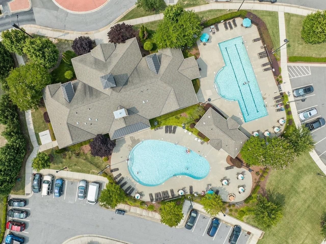 10122 Glen Autumn Rd - Photo 3 of 32