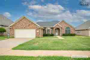 featured image of 8 Saint Andrew's Court