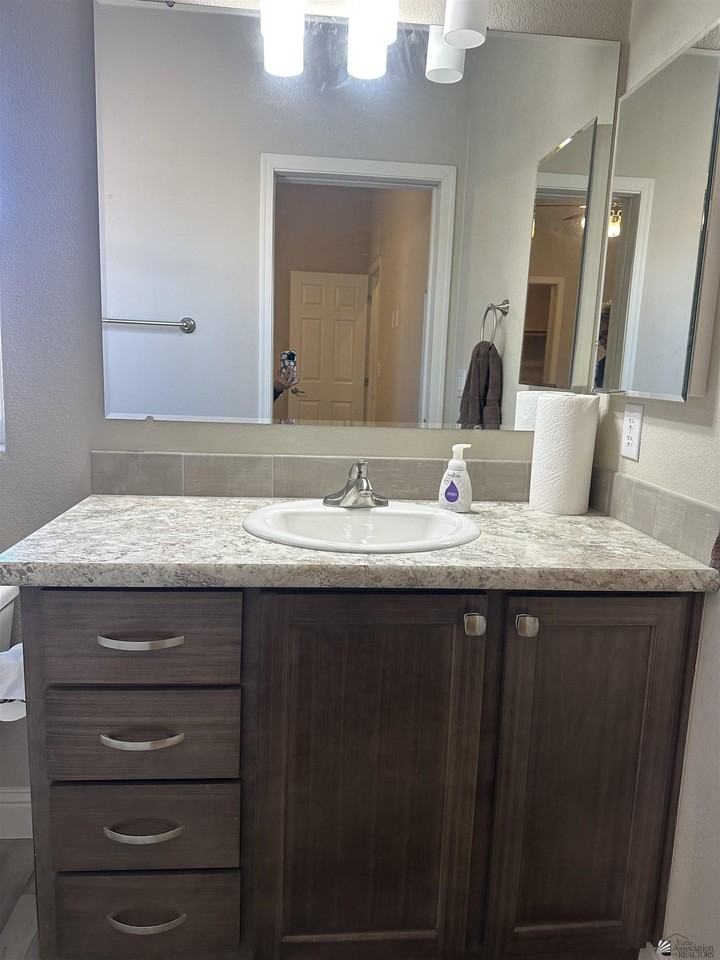 13432 E 53rd St - Photo 6 of 24