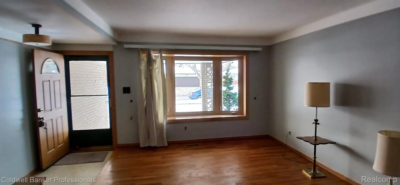 30632 Ohmer Drive - Photo 2 of 14