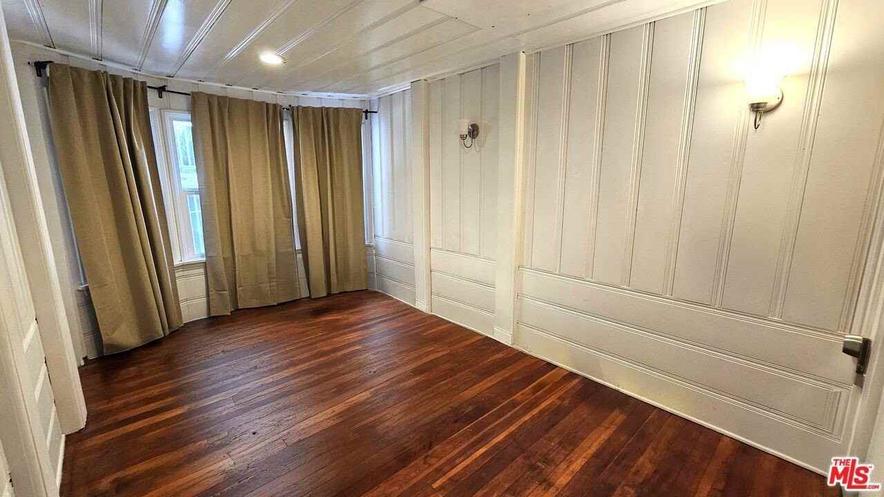 3212 De Witt Drive - Photo 3 of 6