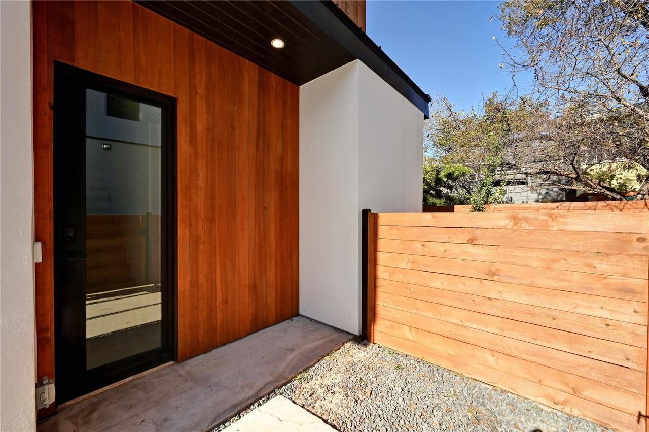 2706 Stacy Ln - Photo 3 of 27