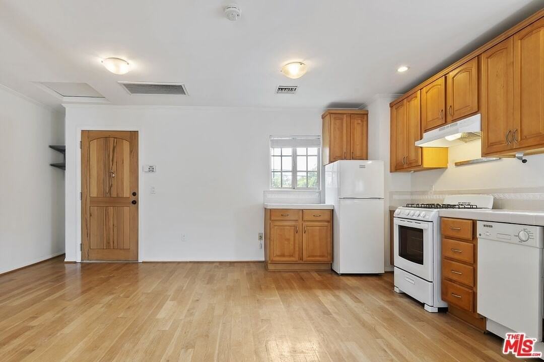 2026 Glendon Avenue - Photo 3 of 16